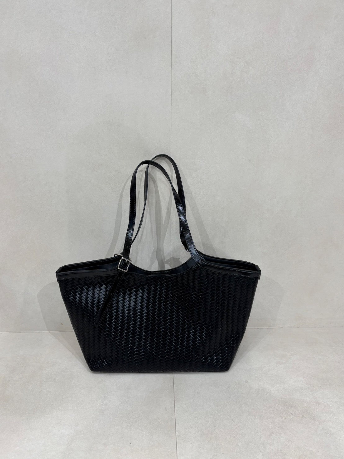 VS048