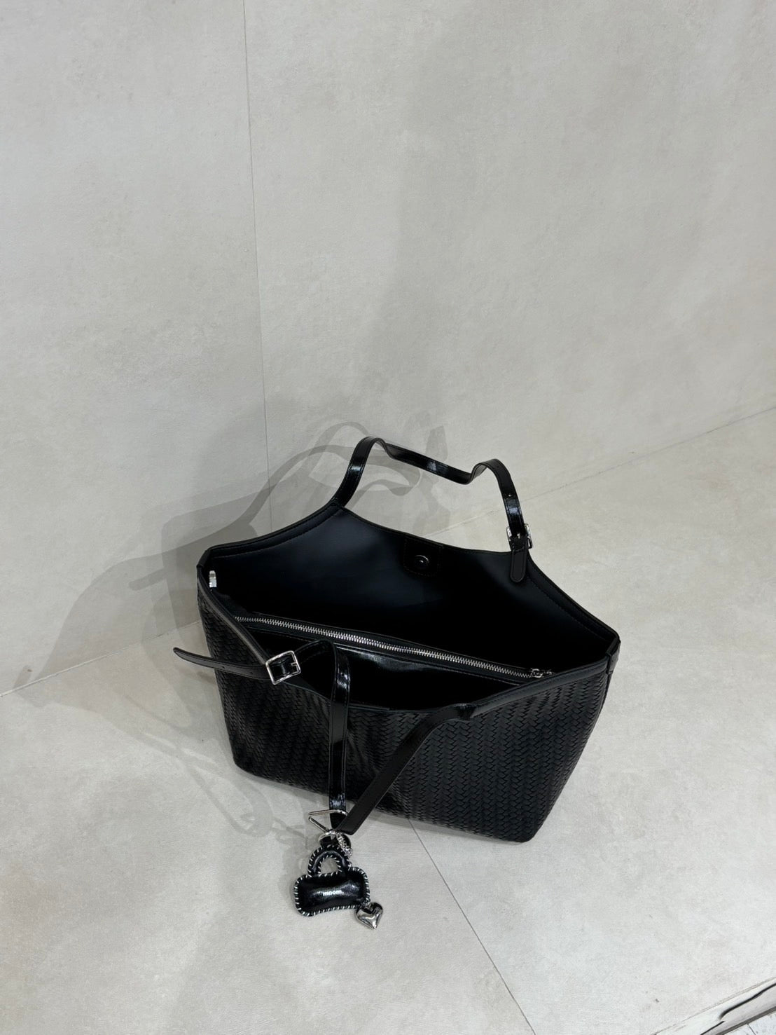 VS048