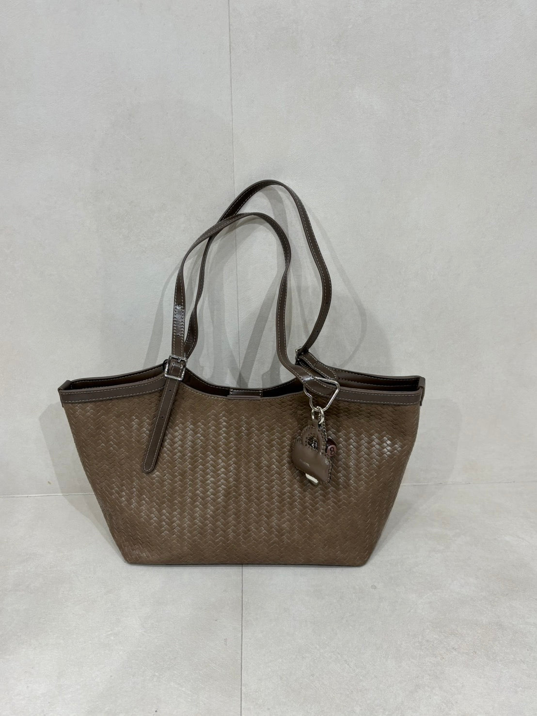 VS048