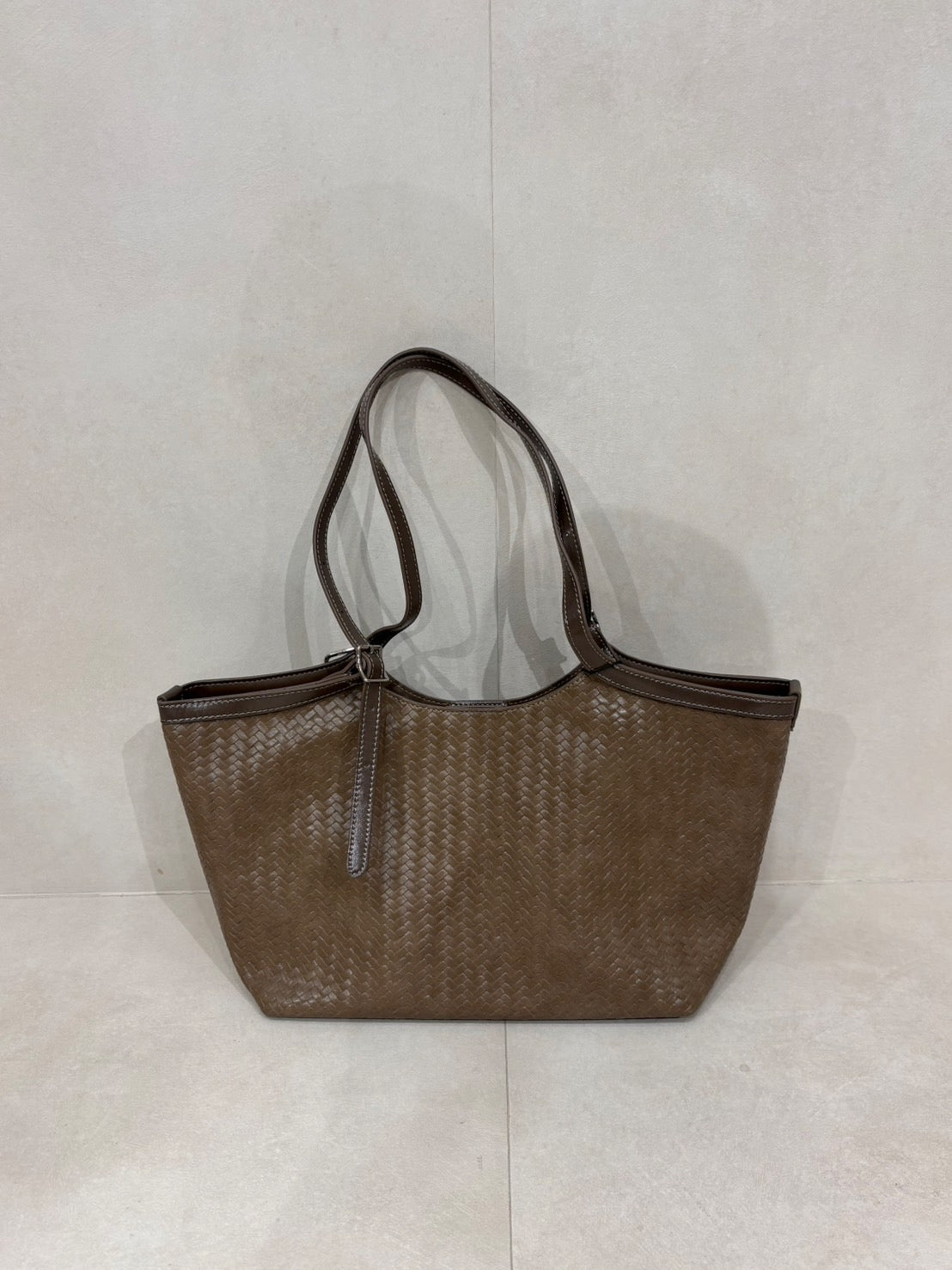 VS048