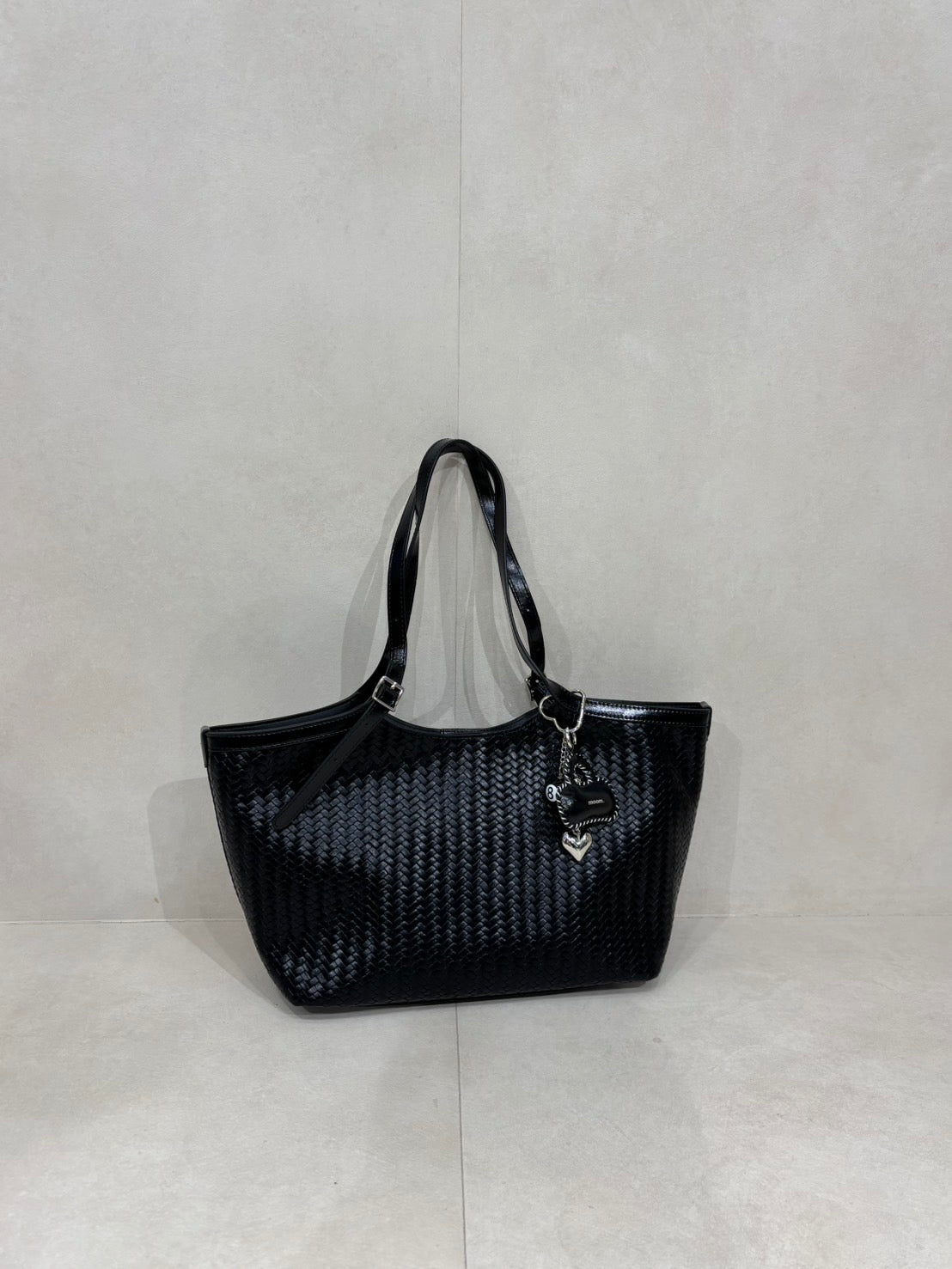 VS048