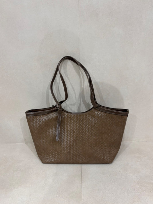 VS048